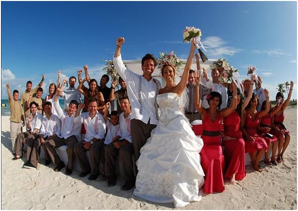 The Ultimate Guide to Beach Wedding Attire for Guests