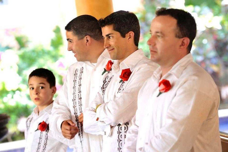 White Linen Suits: Breaking Traditional Wedding Norms with Style