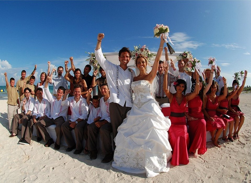 5 Rules for Beach Wedding Attire for Guests