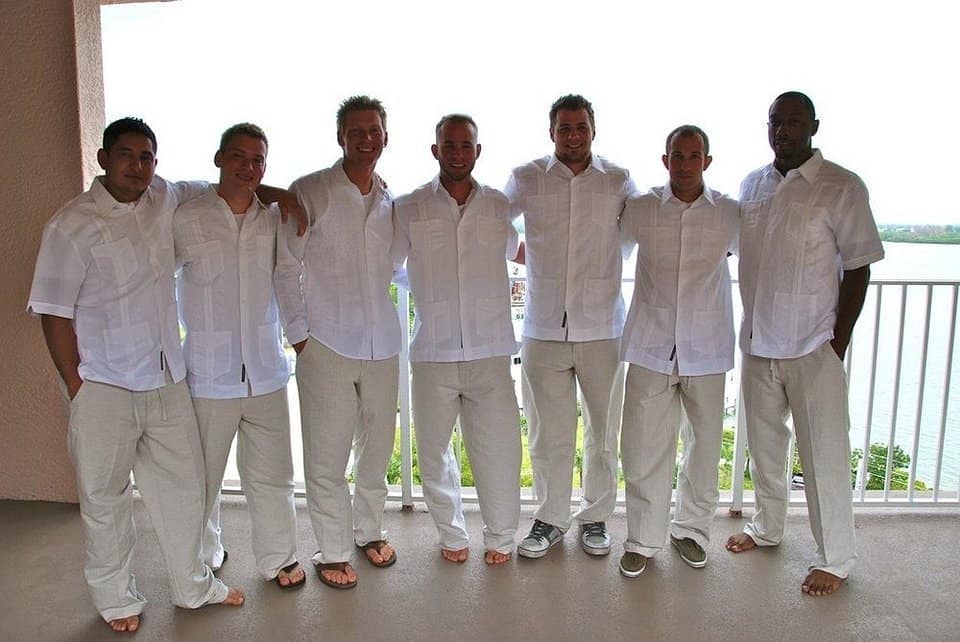 How to Incorporate White Linen Pants into Your Business Casual Wardrobe